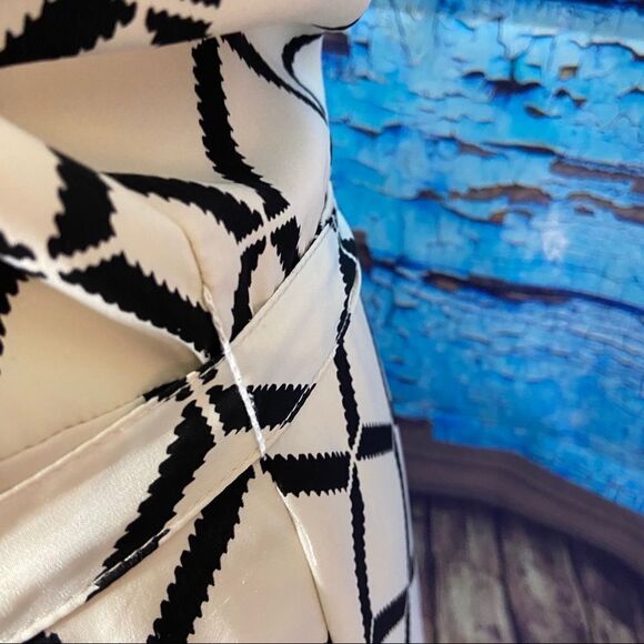 JustFab dress large wheat and black geometric dres - Picture 3 of 11